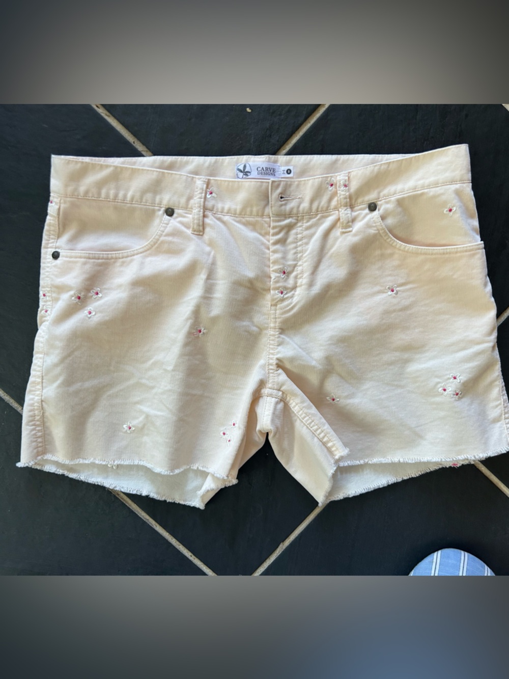 Carve Designs Oahu 4" short
Organic Corduroy Pastel
Embroidery, Sz 8